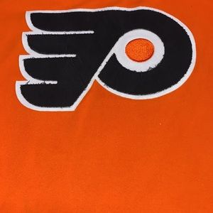 Classic Philadelphia Flyers Majestic hooded sweatshirt. Size XL